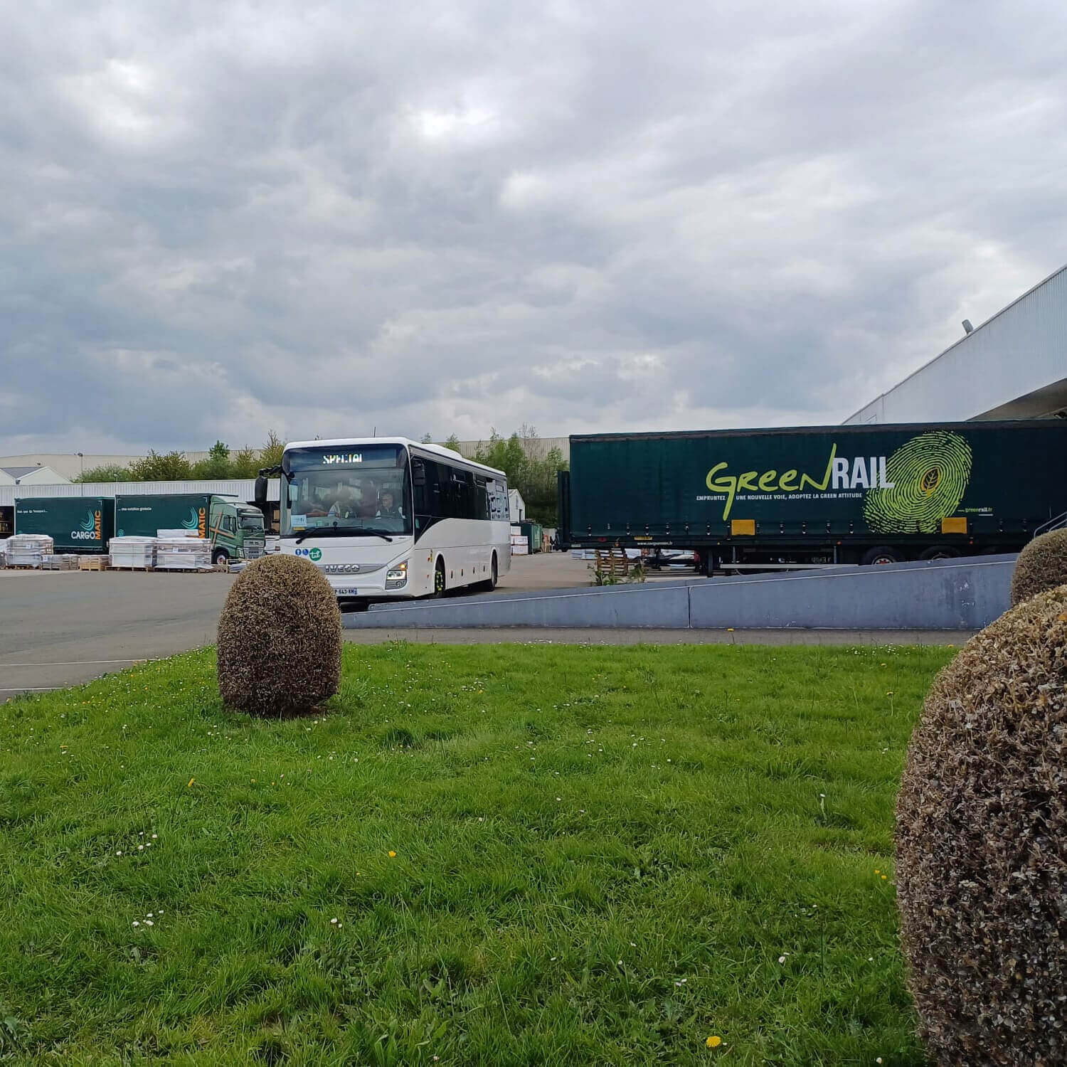 Visite des Femmes du MEDEF de parc camions Cargomatic
