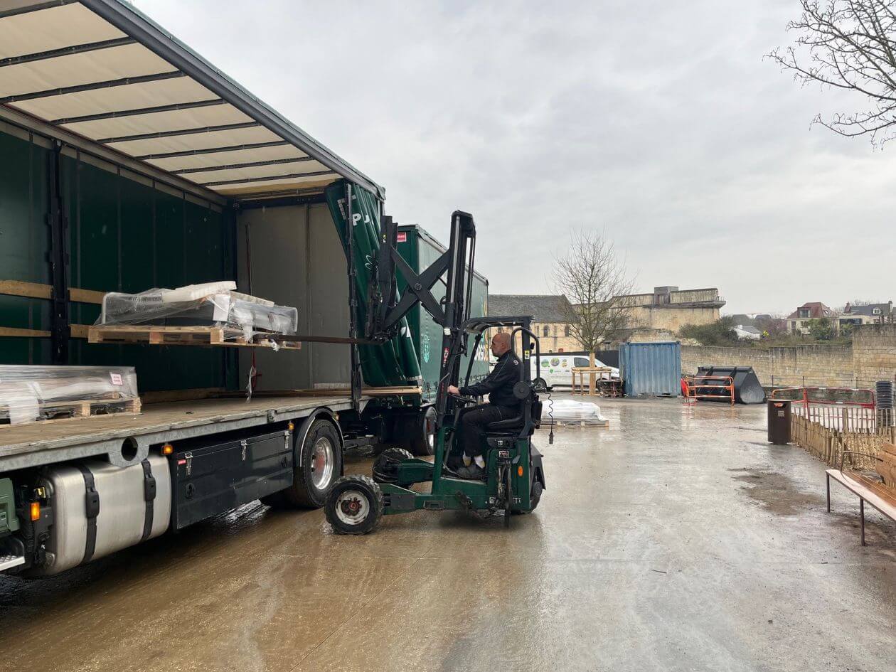 Cargomatic livraison de signalétiques au château de Caen