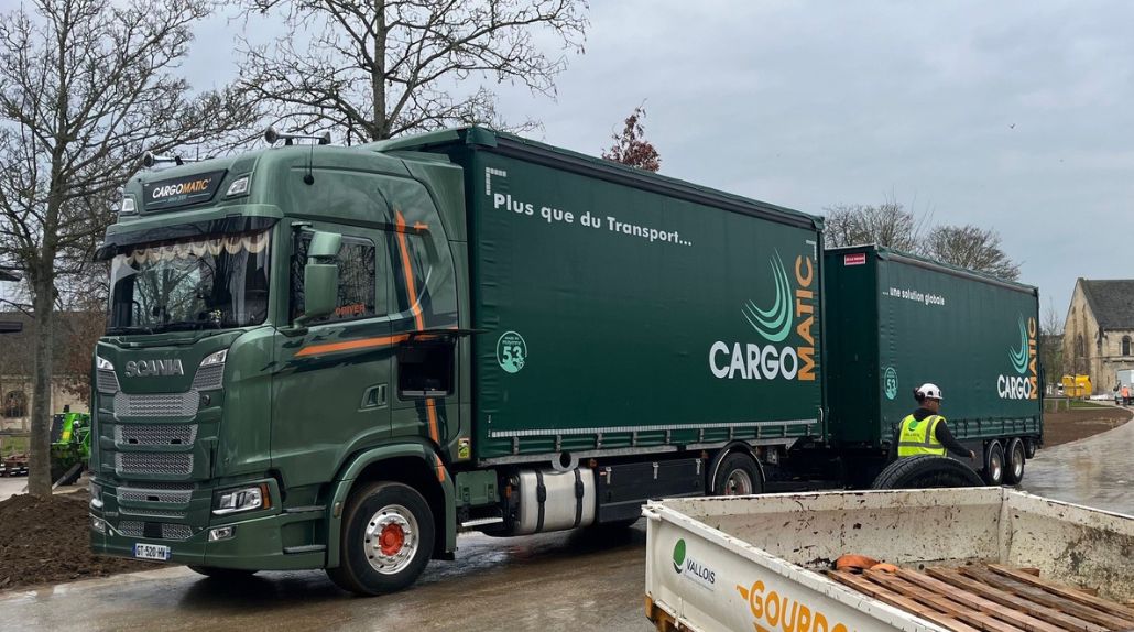 Cargomatic livraison de signalétiques au château de Caen