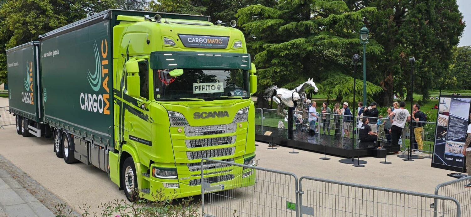 Dépose de Zeus dans le jardin public de Bordeaux