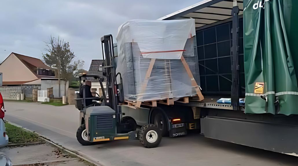 Livraison direct domicile via chariot embarqué d'un abri piscine