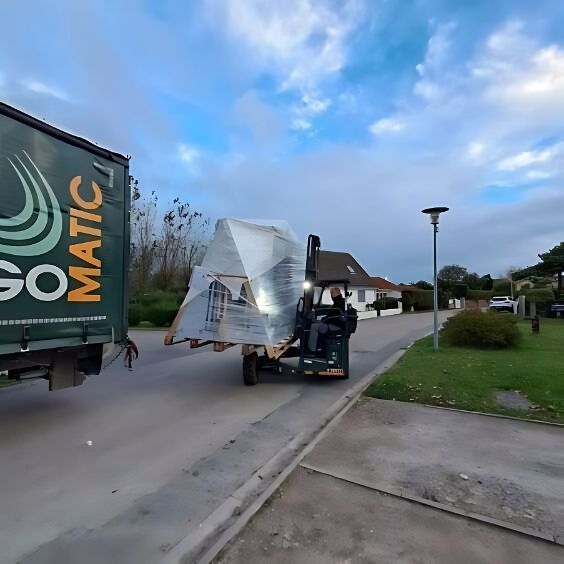 Livraison direct domicile via chariot embarqué d'un abri piscine