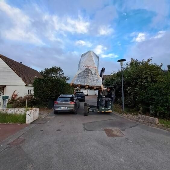 Livraison direct domicile via chariot embarqué d'un abri piscine