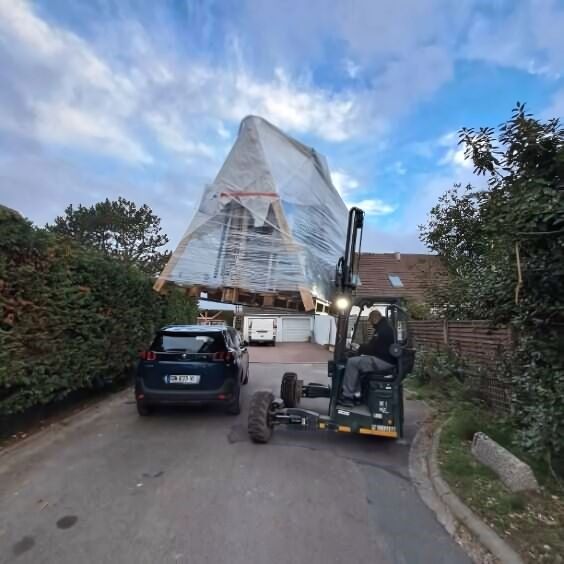 Livraison direct domicile via chariot embarqué d'un abri piscine