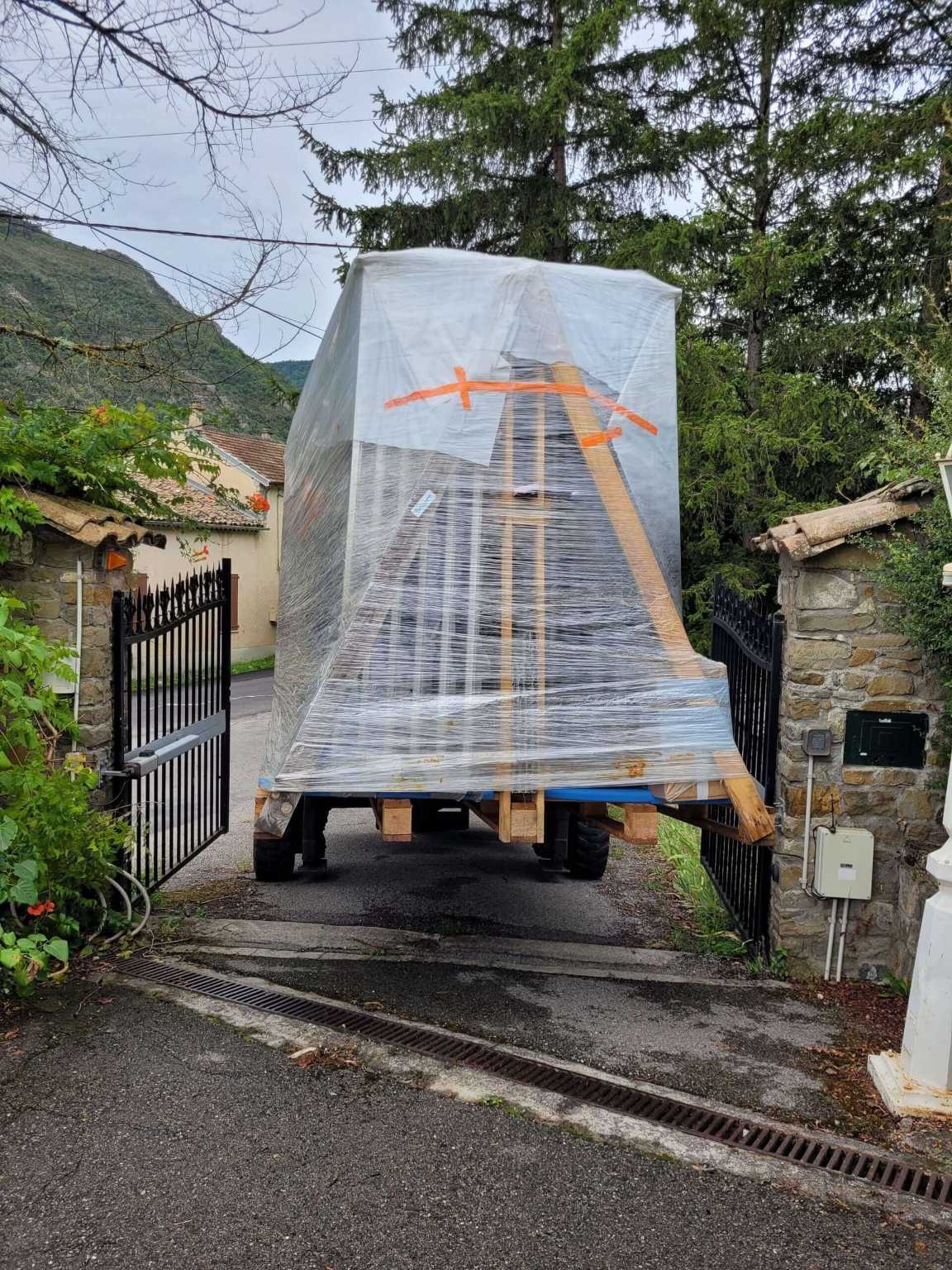 Cargomatic assure une livraison sensible à domicile d’un abri piscine